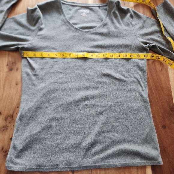 Company Ellen Tracy long sleeve scoop neck gray tee, size L - Picture 6 of 7